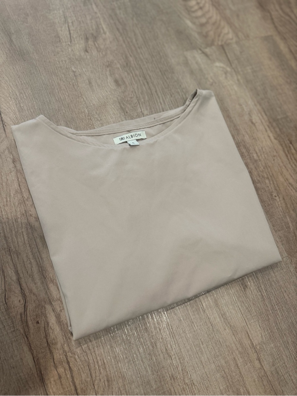 Albion Women’s Crew Neck Short Sleeve Top in Light Taupe